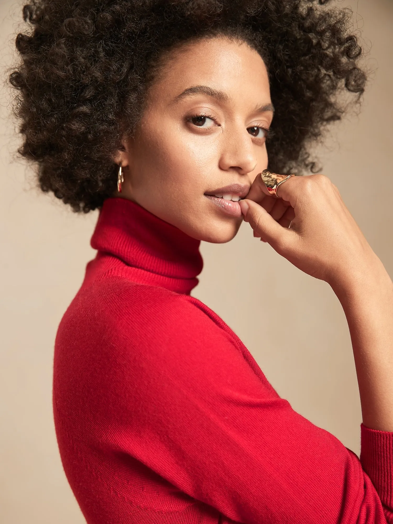 Seamless Merino Turtleneck Sweater in Responsible Wool in Red Sunset